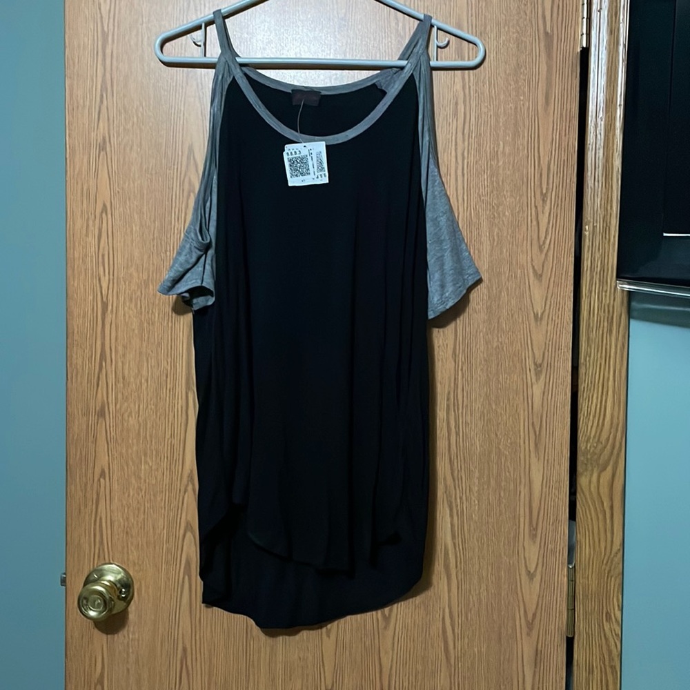 No brand shirt, shows off shoulders and arms